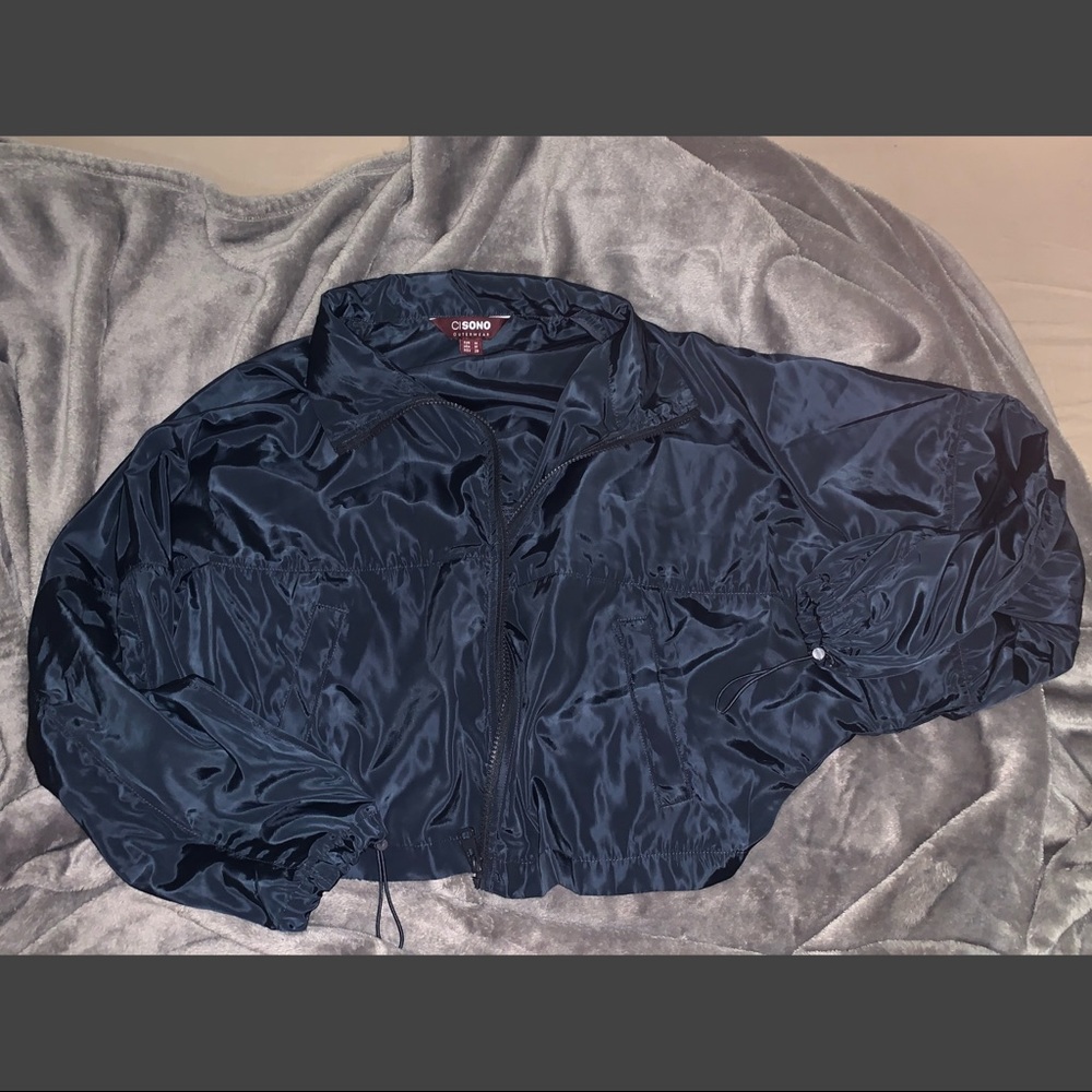 Cropped windbreaker